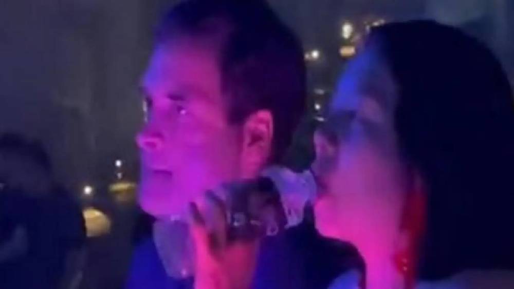 পরে জানা যায় নাইট ক্লাবে যে মহিলার সঙ্গে রাহুলকে দেখা গিয়েছে তিনি সুমনিমাও নন। 