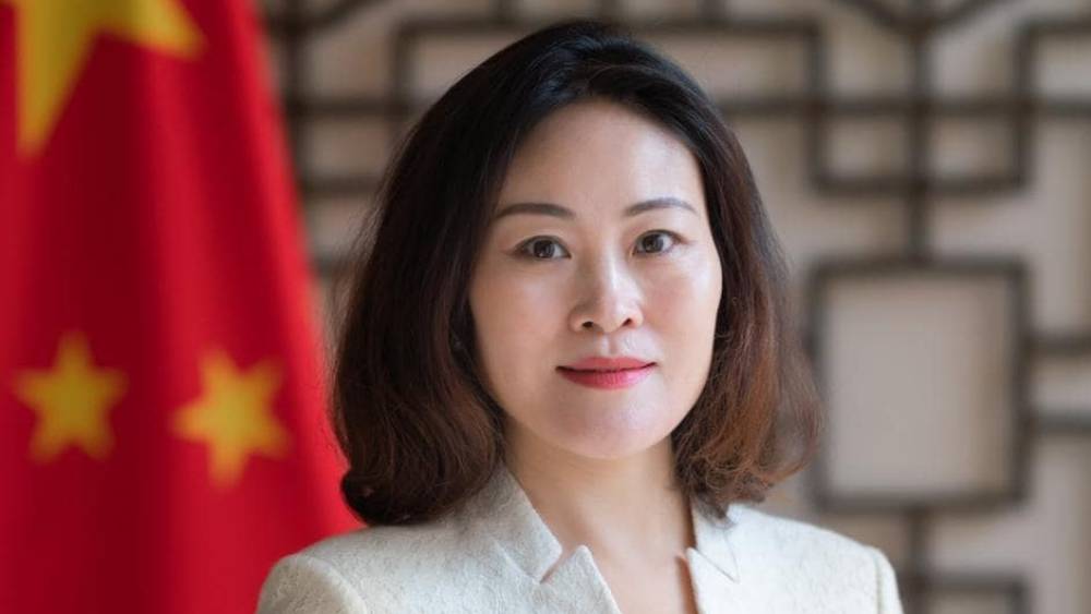 ওই মহিলা নেপালে চিনের রাষ্ট্রদূত। নাম হু ইয়াংকি। বয়স ৫২। সুমনিমার বিয়েতে  সম্ভবত আমন্ত্রণ ছিল তাঁরও। একসঙ্গেই তাঁরা নাইটক্লাবে আসেন।