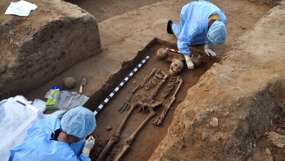 হরিয়ানার হিসারে রাখিগঢ়ীতে খননকার্য চালাচ্ছিলেন ভারতীয় পুরাতত্ত্ব সর্বেক্ষণের (এএসআই) গবেষকরা। ৩২ বছর পর তাঁরা পেলেন সাফল্য।