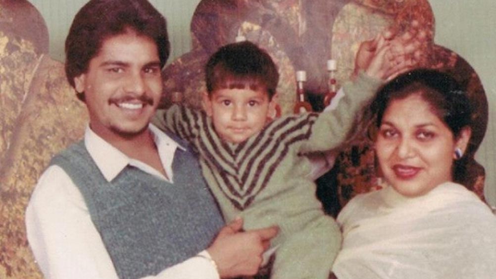 ঘটনার দায় জঙ্গিদের উপর চাপানো হয়। কিন্তু অনেকে মনে করেন, পঞ্জাবের অন্য গায়করা ষড়যন্ত্র করে অমর এবং তাঁর স্ত্রীকে খুন করিয়েছেন। ঘটনার জেরে বেশ কিছু এলাকায় কার্ফু জারি করা হয় এবং বেশ কিছু এলাকায় গোষ্ঠী সংঘর্ষের ঘটনাও ঘটে। এই খুনের ঘটনায় আজ পর্যন্ত কাউকে গ্রেফতার করতে পারেনি পুলিশ বা প্রশাসন। খুনি কারা, তা আজও রহস্য হিসেবেই রয়ে গিয়েছে। যদিও খুন হয়েছিল প্রকাশ্য দিবালোকে।