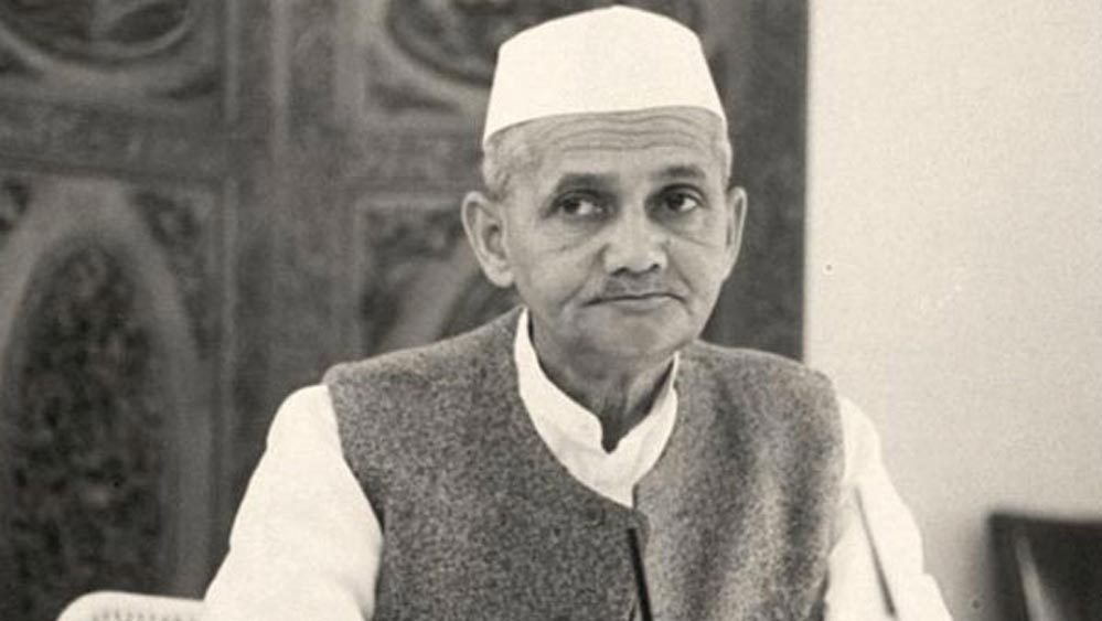 ভারতের প্রাক্তন প্রধানমন্ত্রী লাল বাহাদুর শাস্ত্রীর মৃত্যু ভারতের ইতিহাসে অন্যতম রহস্যজনক অধ্যায়। ১৯৬৬ সালে বর্তমান উজবেকিস্তানের তাসখণ্ডে হৃদ্‌রোগে আক্রান্ত হয়ে মৃত্যু হয় তাঁর। লাল বাহাদুরই ভারতের প্রথম প্রধানমন্ত্রী, যিনি বিদেশের মাটিতে মারা গিয়েছেন। 