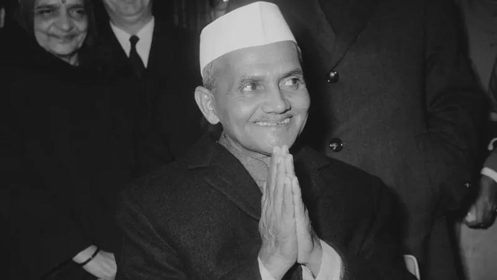 তাঁর মৃত্যুর পর ময়নাতদন্ত পর্যন্ত করা হয়নি। গবেষকদের একাংশ মনে করেন, তাঁকে বিষপ্রয়োগ করে হত্যা করা হয়েছিল। তথ্যের অধিকার আইনে অনেকগুলি মামলা করা হয়েছিল তাঁর মৃত্যুর কারণ জানাতে চেয়ে। কিন্তু সরকার সবক’টি আবেদনই বাতিল করে দেয়।