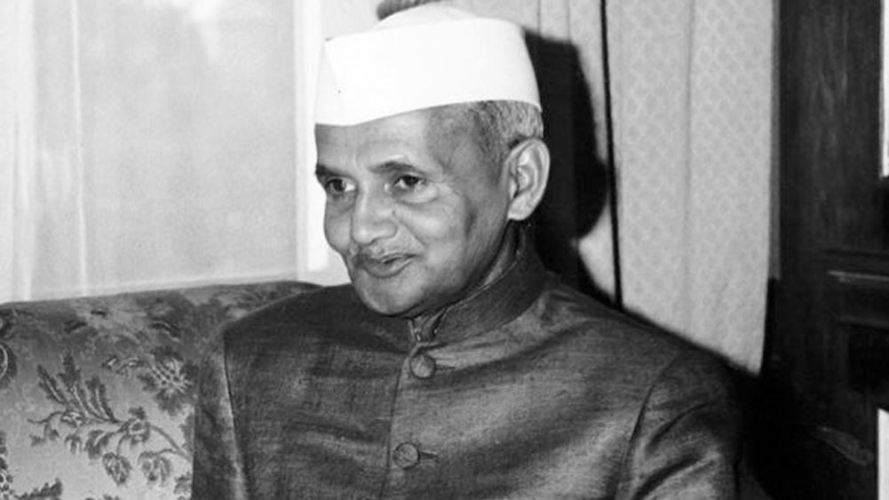 গ্রেগরি ক্রাউলি নামে এক সাংবাদিক তাঁর বইয়ে দাবি করেন, লাল বাহাদুর শাস্ত্রীর মৃত্যুর জন্য দায়ী সিআইএ। শুধু শাস্ত্রীই নন, পরমাণু বিজ্ঞানী হোমি জাহাঙ্গির ভাবার মৃত্যুর জন্যও দায়ী সিআইএ। এই দাবির সত্য-মিথ্যা নিরূপণ করা যায়নি এখনও। 