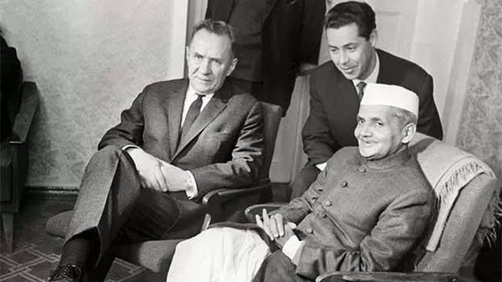 আমেরিকা ওই সময় ভারতের পরমাণু নীতি নিয়ে চিন্তিত ছিল এবং শাস্ত্রী আরও পরমাণু অস্ত্র পরীক্ষা করতে উদ্যোগী হয়েছিলেন। তাঁর মৃত্যুর আসল কারণ আজও কাছে অজানা।