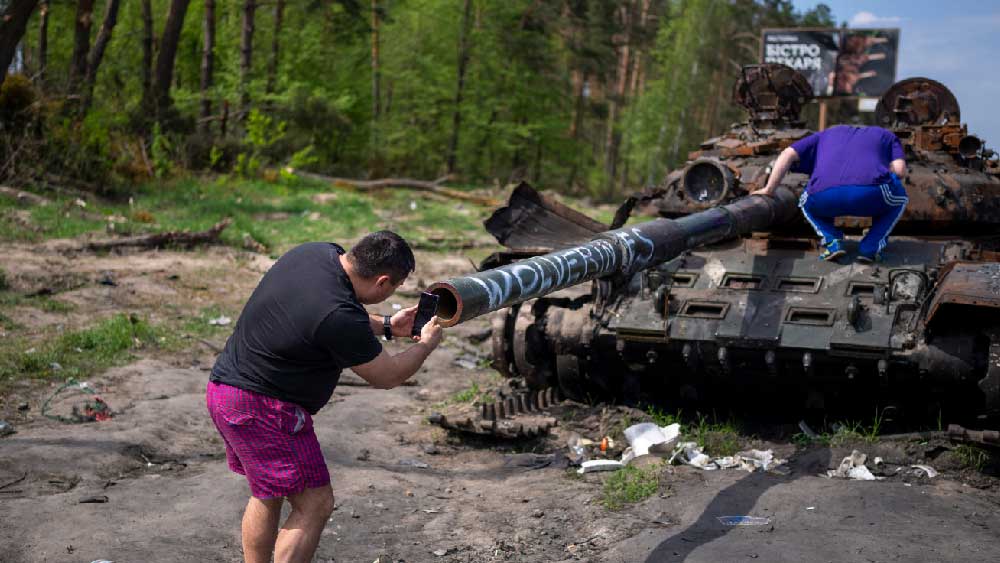 প্রথমে সবাই ভেবেছিলেন যুদ্ধ তাড়াতাড়ি থেমে যাবে। রাশিয়ার সঙ্গে পেরে উঠবে না ইউক্রেন।