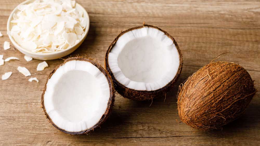 বাংলা তথা দেশ জুড়ে সারা বছরই নারকেলের চাহিদা তুঙ্গে থাকে। পুজোর উপকরণ হিসেবে নারকেলের ব্যবহার অপরিহার্য। আবার দাবদাহে অতিষ্ঠ জনজীবনের তেষ্টা মেটানোর জন্যও ডাবের চাহিদা অপরিসীম।