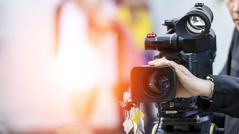 প্রাক্তন এই পর্ন তারকা বলেন,  ‘‘আমাকে এমন পুরুষদের সঙ্গেও কাজ করতে হয়েছে, যাঁদের বয়স অনেক বেশি। এমন কিছু কাজ করার জন্য চাপ দেওয়া হয় যাতে আমি খুব ভয় পেয়ে গিয়েছিলাম। কষ্ট হবে জেনেও আমাকে সেই দৃশ্যে অভিনয় করতে হয়েছে।’’