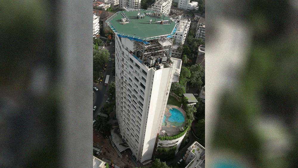 ৩ নম্বরে রয়েছে অনিল অম্বানীর বাড়ি ‘অ্যাবোড’। মুম্বইয়ের ধনী এলাকা পালি হিলে অবস্থিত ৭০ মিটার উচুঁ ১৭ তলা এই বাড়িটি প্রায় ১৬ হাজার বর্গফুট জায়াগার উপর অবস্থিত।