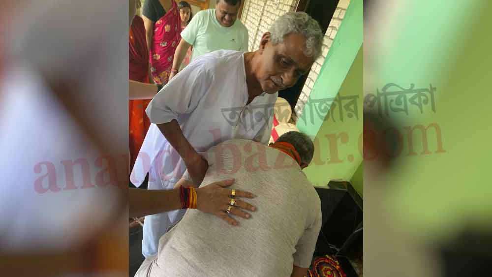 শিশিরে পা ছুঁয়ে প্রণাম করছেন দিলীপ