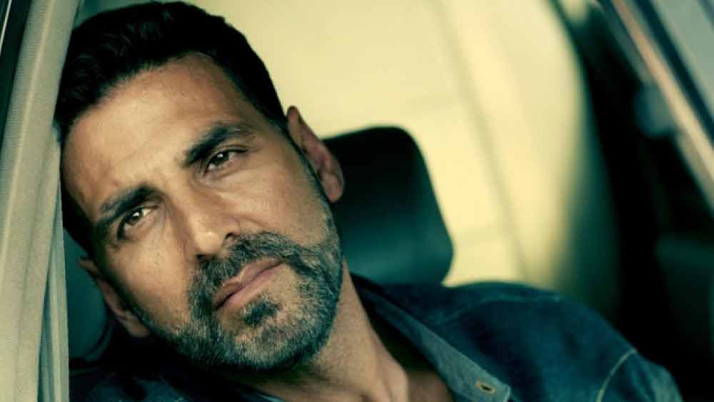 তবে মানুষের ক্ষোভের মুখে পড়ে জনসমক্ষে ক্ষমা চান অক্ষয়। সত্যিই সময় বড় খারাপ যাচ্ছে অক্ষয়ের।