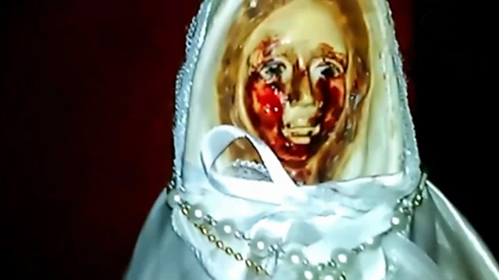 ‘ভার্জিন অব দ্য মিস্টিক রোজ’ নামে এক আশ্চর্য মূর্তির দেখা মিলবে আর্জেন্টিনার উত্তর-পশ্চিমে মেটান শহরের ফ্রিয়াস পরিবারের বাড়িতে। আর এই মূর্তি দেখতেই প্রতি দিন মানুষের ভিড় উপচে পড়ে ফ্রিয়াস পরিবারে।