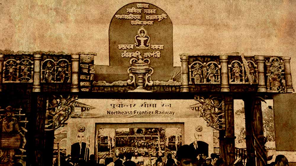 সালটা ১৯২৫। অসম সাহিত্য সভার আসর বসেছে নগাঁওয়ে। নারী শিক্ষার প্রসার ও প্রয়োজনীয়তা নিয়ে জ্বালাময়ী ভাষণ দিচ্ছেন সাহিত্য সভার সভাপতি মহাশয়। বাঁশের ব্যারিকেডে আলাদা ভাবে এক কোণে বসে থাকা কয়েক জন মহিলা সে সব শুনছেন।