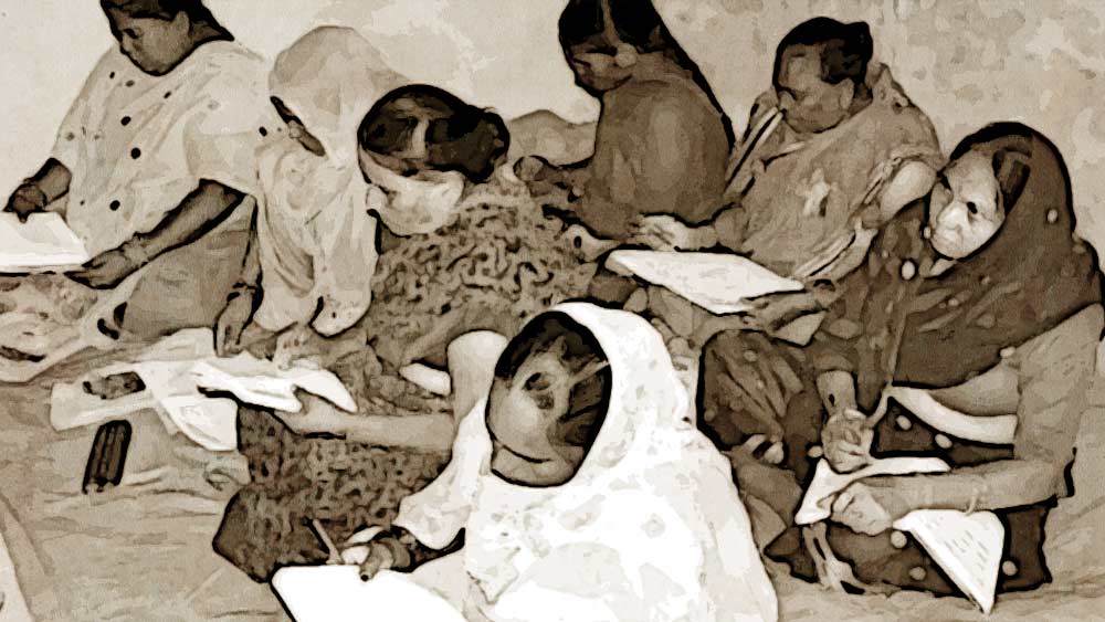 বাবা ঋতরাম মজুমদার ছিলেন গ্রামের প্রধান। সে কালের মানুষ ঋতরাম নিজে বিশ্বাস করতেন সমাজ এগবে তখনই, যখন মেয়েরা সমান শিক্ষার সুযোগ পাবে। নিজের মেয়েকেও বড় করেছিলেন তেমন ভাবেই।