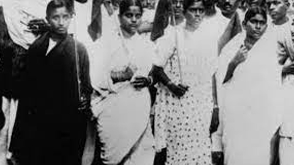 ১৯২১ সাল। দেশ জুড়ে অসহযোগ আন্দোলনের জোয়ার। সেই জোয়ারে ভাসলেন চন্দ্রপ্রভাও। অসমের মহিলাদের সংঘবদ্ধ করার দায়িত্ব নিলেন তিনি। সেখান থেকে ১৯২৬ সালে তৈরি হল পুরোদস্তুর মহিলাদের সংগঠন। নাম— প্রাদেশিক মহিলা সমিতি। প্রতিষ্ঠাতা অবশ্যই চন্দ্রপ্রভা। আজ প্রায় একশো বছর হতে চলল সেই সংগঠনের বয়স। অসমে আজও নারীশিক্ষা প্রসার, নাবালিকাদের বিয়ে রোখা, মহিলা ক্ষমতায়নে কাজ করে এই সংগঠন।