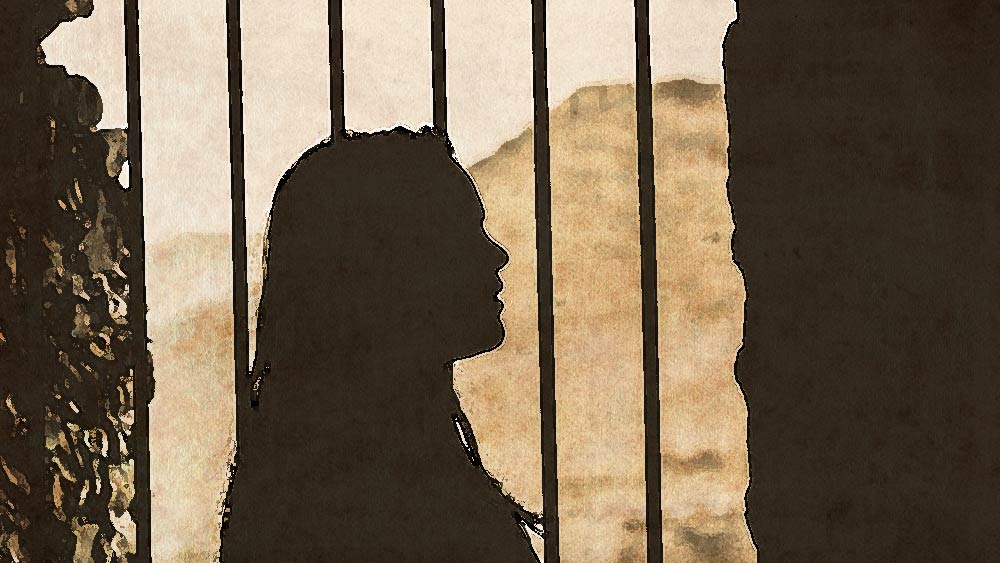 আইন অমান্য এবং অসহযোগ আন্দোলনের জন্য দু’বার কারাবরণ করেন চন্দ্রপ্রভা। ভারত স্বাধীন হওয়ার পর প্রথম অসমিয়া মহিলা হিসেবে ১৯৫৭ সালের নির্বাচনে প্রতিদ্বন্দ্বিতা করেন তিনি। যদিও ভোটে হেরে যান।