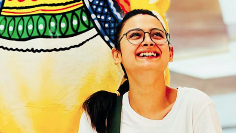 সহ-অভিনেতা ভরত কল জানিয়েছেন, এক দিন আগেও তাঁরা একসঙ্গে শ্যুটিং করেছেন। তখনও বেশ হাসিখুশিই ছিলেন অভিনেত্রী। 