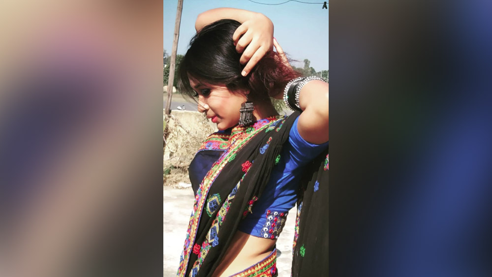 এই ভিডিয়োয় সুশান্তকে বার বার কাঁদতে দেখা যায়। সুশান্তের পরিবারের দাবি, সম্পর্ক হারানোর যন্ত্রণা থেকে তীব্র মানসিক অবসাদে সুশান্ত যে ভুগছিল, এই ভিডিয়ো তারই প্রমাণ। আসলে কোনও ভাবেই সে মেনে নিতে পারেননি যে সুতপা তার সঙ্গে সম্পর্ক রাখবে না। ‘সোর্স’ মারফত সেই বার্তা ক্রমেই তার কাছে জোরাল ভাবে পৌঁছে যেতে থাকে। তাই কি ধীরে ধীরে চরম পথ বেছে নিয়েছিল সুশান্ত?