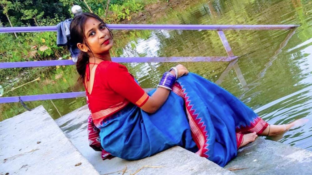 সুতপা হত্যাকাণ্ডের ঘটনাপ্রবাহের অভিমুখও সেই দিকে। সুশান্তের ফেসবুকে গত কয়েক মাসের পোস্ট থেকেও তার মনের জটিলতার কিঞ্চিত হদিস মিলেছিল। ইনস্টাগ্রাম প্রোফাইলেও সুশান্ত লিখে রাখে, ‘ওয়েটিং কর, ম্যায় আ রহা হুঁ’! এর মধ্যেও কি লুকিয়ে ছিল সুতপা-হত্যার ইঙ্গিত?