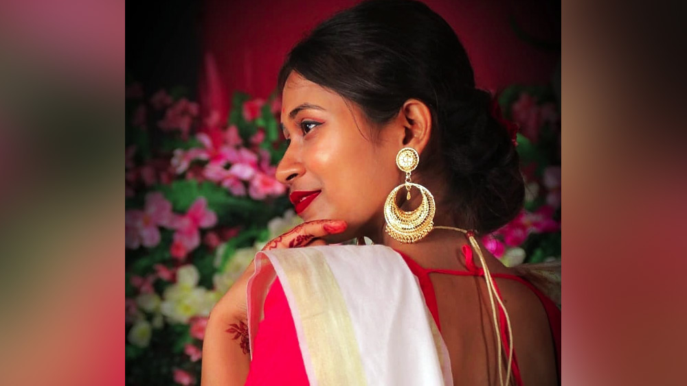 সুশান্ত তদন্তকারীদের বলেছে, ‘‘সুতপার সঙ্গে আমার সম্পর্কের কথা ওর বাবা-মা জানতেন। এখন তাঁরা অন্য কথা বলতে পারেন। তবে সকলেই আমাদের সম্পর্কের বিষয়টি জানতেন। ওদের বাড়িতেও আমার নিয়মিত আসাযাওয়া ছিল। এক সময় আমাদের মধ্যে ফোনে কথাবার্তাও হত নিয়মিত।’’