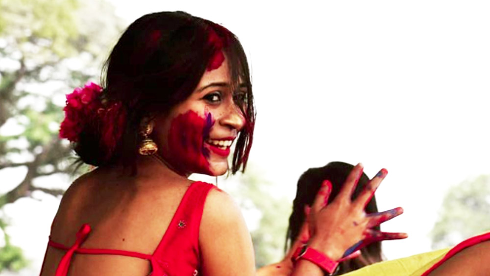 প্রায় একই সুর শোনা গিয়েছে, সুশান্তর ভাই শুভদীপের গলাতেও। শুভদীপও জানিয়েছেন, ‘‘দাদা রাতে ফোনে কোনও মহিলার সঙ্গে কথা বলত।’’ যদিও সেই মহিলা সুতপা কি না তা জানতেন না শুভদীপ।