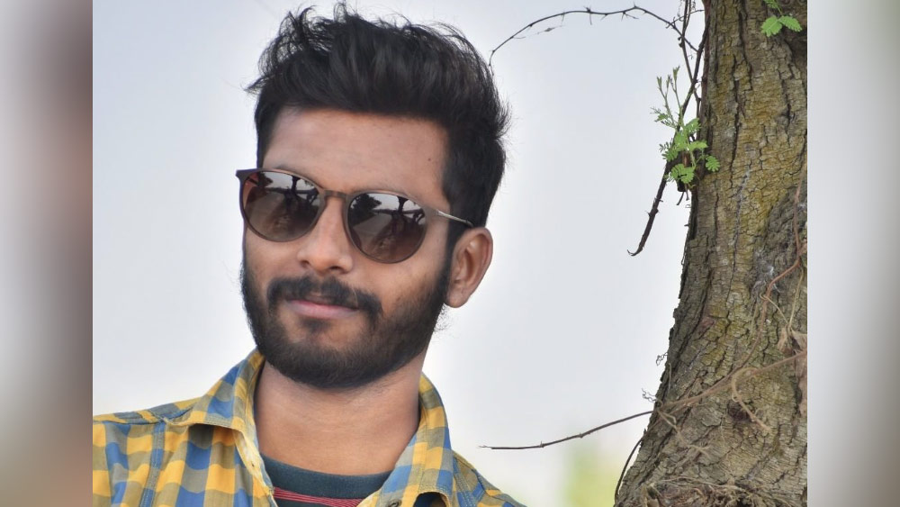 কিন্তু উল্টো সুরও রয়েছে। সম্প্রতি সোশ্যাল মিডিয়ায় সুশান্ত এবং সুতপার ঘনিষ্ঠ কিছু ছবি শেয়ার করা হয়েছে ‘তপন ওয়াইটি’ নামে একটি অ্যাকাউন্ট থেকে। যদিও এই সব ছবির সত্যতা যাচাই করেনি আনন্দবাজার অনলাইন।