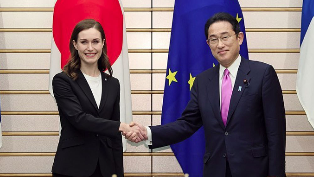 তবে রাশিয়ার সঙ্গে দ্বন্দ্ব নিয়ে টানাপড়েনের জেরে তিনি বিশ্ব রাজনীতিতে আলোচিত ব্যক্তি। সম্প্রতি তিনি নেটোয় যুক্ত হওয়ারও উদ্যোগ নিয়েছেন। সে কারণে রাশিয়া যদি হামলা চালায় তবে পাশে থাকবে সুইডেন। তাদের সঙ্গে একটি চুক্তিও হয়েছে সম্প্রতি।