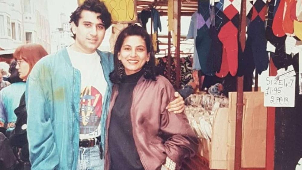 পরিবারের অমতেই বয়সে সাত বছরের বড় অর্চনাকে বিয়ে করার সিদ্ধান্ত নেন পরমীত। এক দিনের মধ্যেই বিয়ে করার সিদ্ধান্ত নিয়েছিলেন।