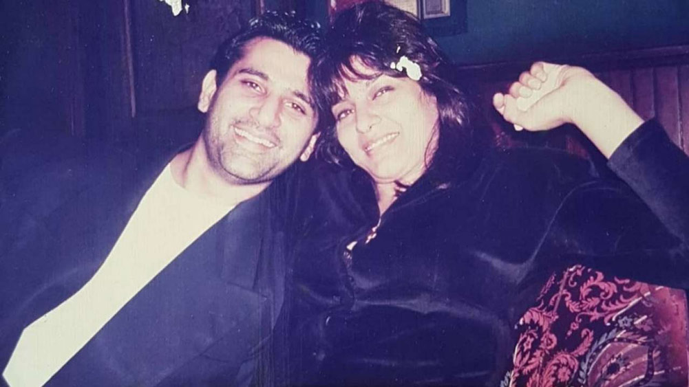 বাড়ি থেকে পালিয়ে গিয়ে বিয়ে করা সিদ্ধান্ত নিয়েছিলেন দু’জনেই। পরমীত বলেন, ‘‘রাত ১১টার সময় আমরা বিয়ে করার সিদ্ধান্ত নিই। রাত ১২ টার মধ্যে আমরা পুরোহিতও খুঁজে পেয়ে যাই!’’