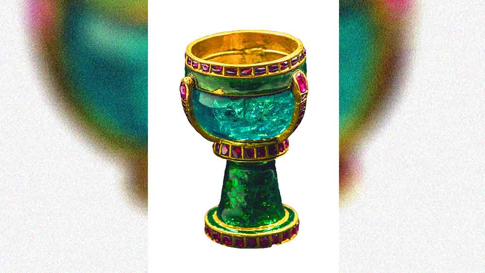 শাহজাহানের রত্নখচিত সুরাপাত্র।