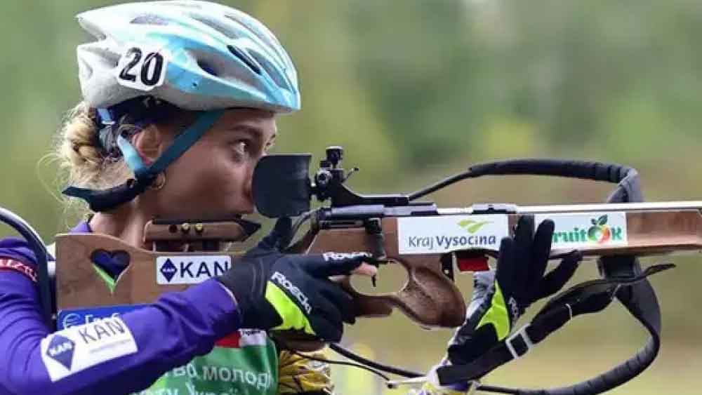 কিন্তু সত্যিই কি চেয়েছিলেন এ সব? ক্রিস্টিনা নিজে জানাচ্ছেন, কখনও ভাবেননি শত্রুপক্ষকে রুখতে নিজের দক্ষতাকে এ ভাবে কাজে লাগাতে হবে। তিনি চেয়েছিলেন লক্ষ্যভেদ করে একের পর এক পদক এনে দেশের নাম উজ্জ্বল করতে। কিন্তু পরিস্থিতি মানুষকে বদলে দেয়। বদলে যায় সিদ্ধান্ত। তাই তিনি এখন সেনাবাহিনীতে।