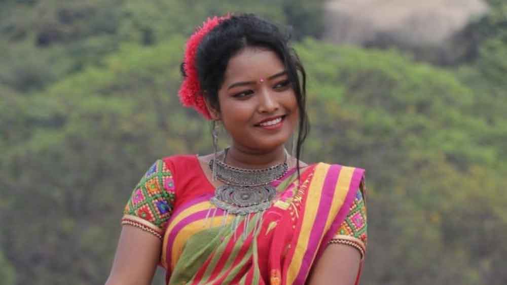 রায়গঞ্জের দক্ষিণ সোহারই গ্রামের পরিবেশ ও জাতীয় সড়কের পাশে থাকা একটি অনাথ আশ্রমের প্রেক্ষাপটে তৈরি করা হয়েছিল সাঁওতালি চলচ্চিত্র ‘আশা’।