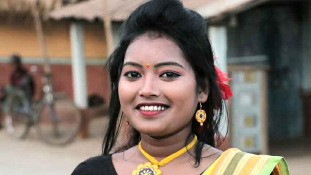 ‘আশা’-র প্রেক্ষাপট বিশেষ চাহিদাসম্পন্ন এক আদিবাসী কন্যার জীবনযুদ্ধের লড়াই। সেই চরিত্রটিকে আপন দক্ষতায় ফুটিয়ে তুলেছেন ডগর। ছবিটির শুট্যিং হয়েছিল সোহারই গ্রামে।