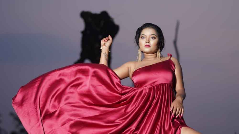 বর্তমানে সাঁওতালি ভাষার বহু ছবি এবং গানের ভিডিয়োয় কাজ করছেন ডগর। 