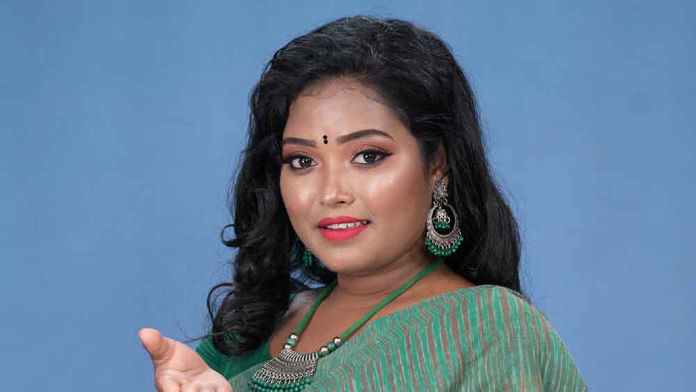 সম্প্রতি সাঁওতালি ভাষার একটি টিভি চ্যানেলের অন্যতম প্রধান মুখ হিসাবেও উঠে এসেছেন ডগর।