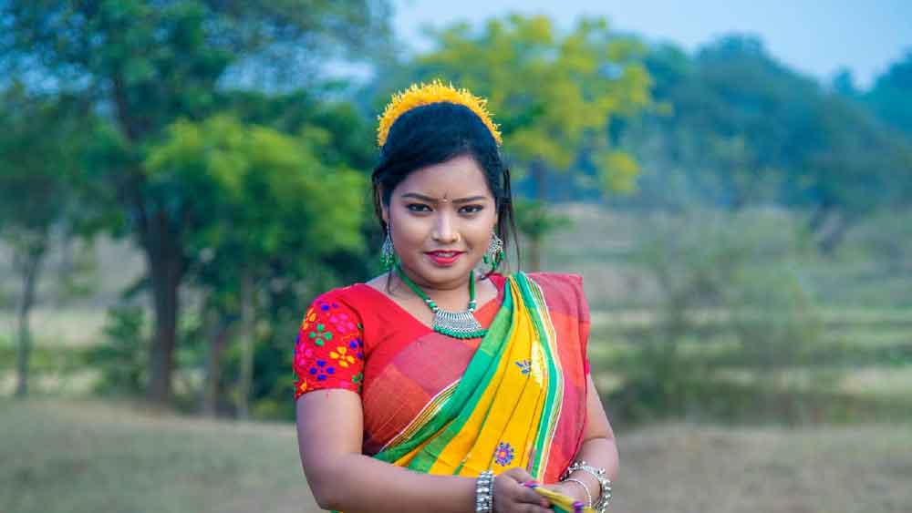 শুধু এ দেশের সাঁওতালি সমাজেই নয়, কাঁটাতার পেরিয়ে বাংলাদেশেও তাঁর জনপ্রিয়তা ক্রমেই বৃদ্ধি পাচ্ছে। সম্প্রতি বারকোনা গ্রামের বাহা উৎসবেও সঙ্গীত পরিবেশন করে এসেছেন ডগর।