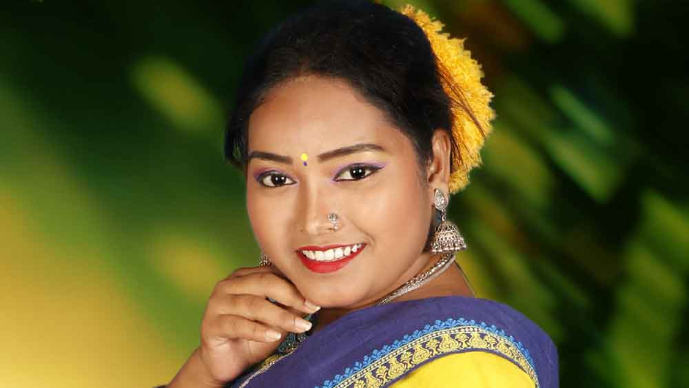 শুধু সিনেমা বা গান করাই নয়, ডগর এক জন ইউটিউবারও। সেখানেও তাঁর লক্ষ্য সাঁওতালি সমাজ। সমাজসেবামূলক বহু প্রকল্পে কাজ করেছেন তিনি। লকডাউন পর্বে দরিদ্র সাঁওতাল পরিবারকে দু’বেলা, দু’মুঠো তুলে দেওয়ার লক্ষ্যে কাজ করেছেন।