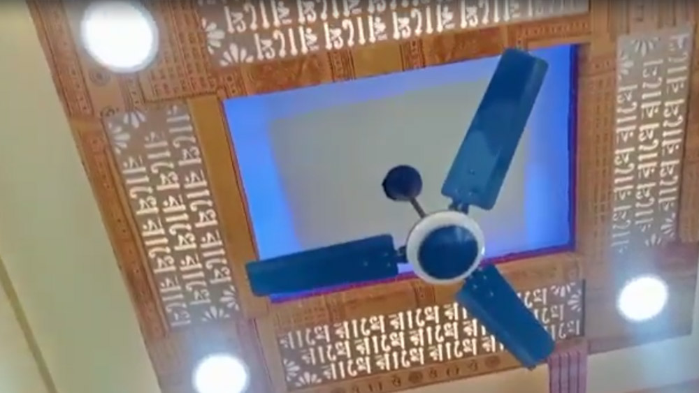 বারান্দায় ফল্‌স সিলিং।