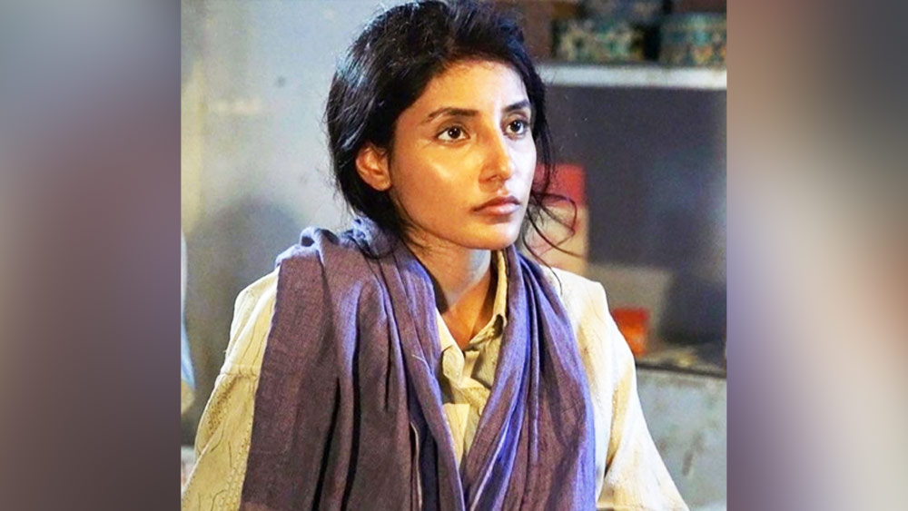 ফলে, দর্শকরা হর্ষিতাকে সাধারণ পোষাকে দেখেই অভ্যস্ত। কিন্তু সম্প্রতি নেটমাধ্যমে হর্ষিতা এমন কিছু ছবি আপলোড করেন যা ভক্তদের নজর কাড়ে।