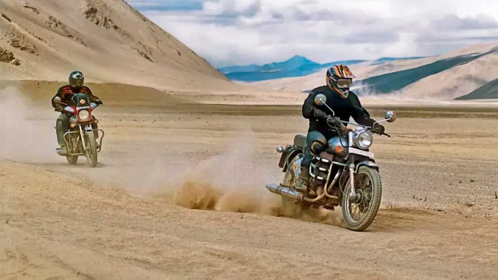 তৃতীয় দিন নয়ডা থেকে যাত্রা শুরু করে চলে যান জম্মু। আনুমানিক প্রায় ৬০০ কিলোমিটার। 