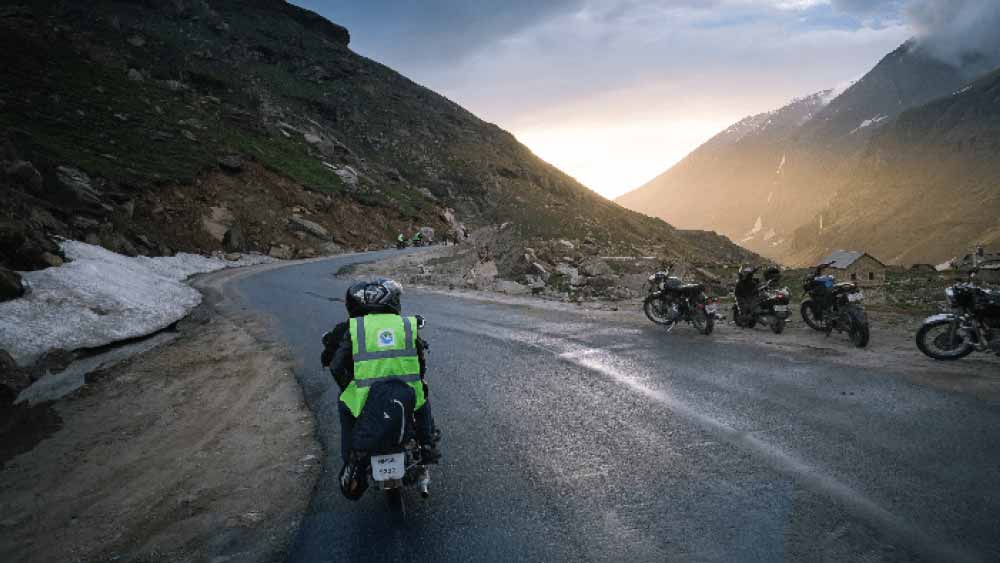 তার পর দিন কার্গিল থেকে যাত্রা শুরু করে চলে যান শ্রীনগর-লেহ্‌। জাতীয় সড়ক দিয়ে পৌঁছে যান লেহ্‌। আনুমানিক দূরত্ব ৪০০ কিলোমিটার। 