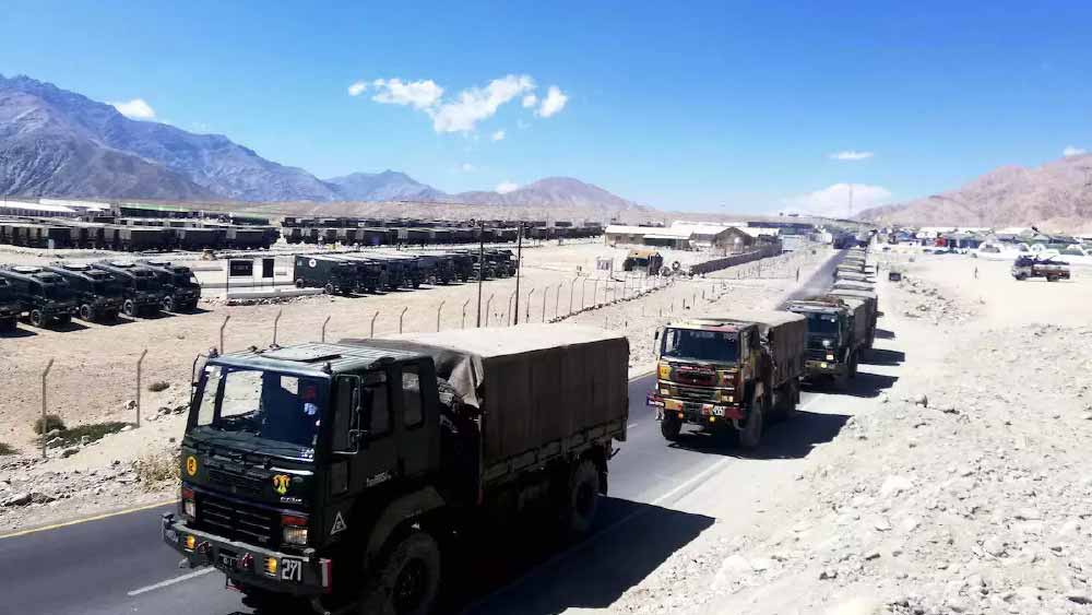 সেনা ছাউনিতে ১৫ জন পর্যটকের জমায়েত হতে হবে। তবেই সিয়াচেন বেসক্যাম্প যাওয়ার ছাড়পত্র মিলবে।