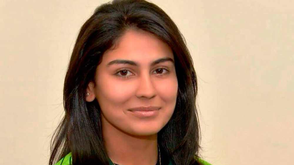 অথচ ছোটবেলায় নাকি ক্রিকেটার হওয়ার কোনও স্বপ্ন ছিল না কাইনাতের। ২০০৫ সালের পর থেকে ক্রিকেট খেলা শুরু করেন তিনি।