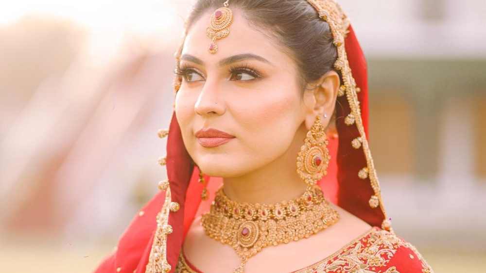 বিশ্বের অন্যতম সুন্দরী ক্রিকেটারদের তালিকায় রয়েছেন কাইনাত। তবে শুধু নিজের রূপ দিয়ে নয়, মাঠেও নিজের যোগ্যতার প্রমাণ দিয়েছেন তিনি। 