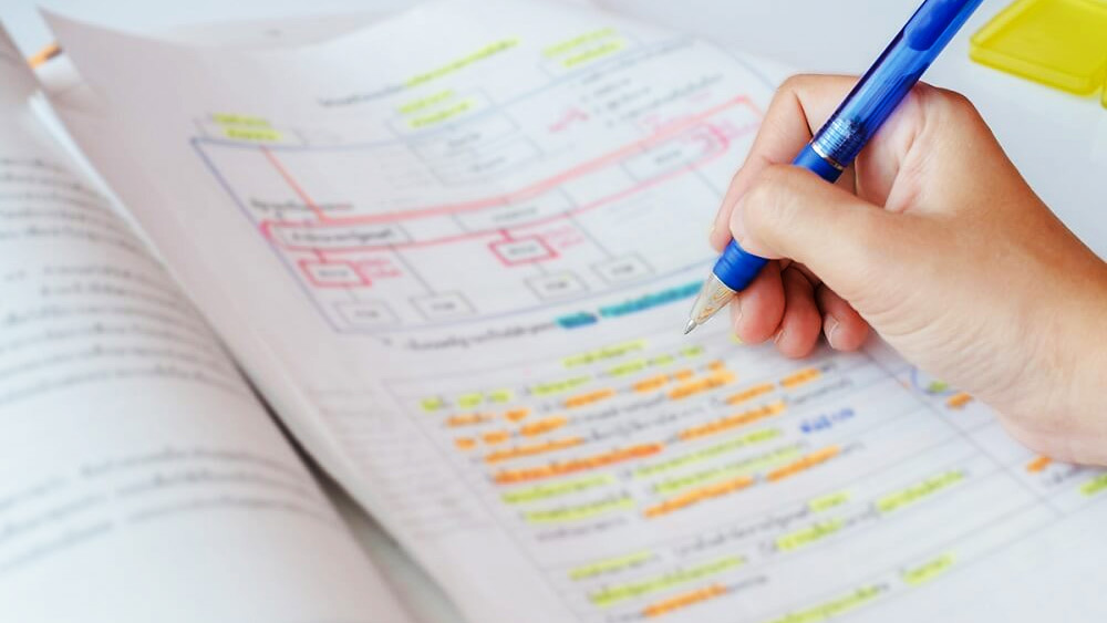 তবে বিজয় সব সময়ই মনে করতেন যে, জীবনে তাঁর আরও অনেক কিছু করা বাকি। তাঁর বাবাও মনে করতেন, তাঁদের ছেলে আরও অনেক খ্যাতি অর্জন করতে পারে। এই কারণে তিনি বিজয়কে রাজ্যের সিভিল সার্ভিস পরীক্ষায় বসার জন্য উৎসাহিত করেন। বাবার কথা মেনে নিয়ে বিজয় মহারাষ্ট্র সিভিল সার্ভিস পরীক্ষার জন্য প্রস্তুতি নেওয়া শুরু করেন।