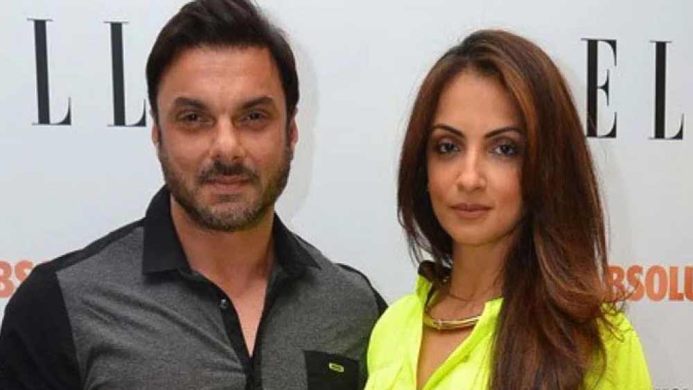 সংসার সামলানোর পাশাপাশি মুম্বই এবং দুবাইয়ে থাকা পোশাক সংস্থার দায়িত্বও সামলাছেন দু’হাতে।