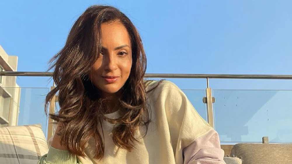 তবে সোহেল-সীমার বিয়ের পরিণতি বিচ্ছেদ হলেও, তাঁদের প্রেম কাহিনি হার মানাবে যে কোনও প্রেমের সিনেমার গল্পকে।