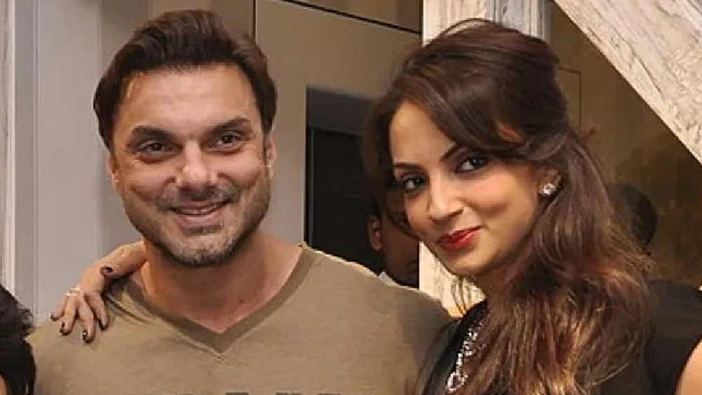 এই বিয়েবাড়িতেই একে অপরের সঙ্গে দেখা হয় সোহেল এবং সীমার। প্রথম দেখাতেই একে অপরের প্রেমে পড়েন তাঁরা।