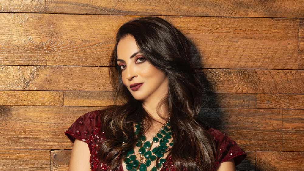 চাঙ্কি-ভাবনার বিয়ের পরও বেশ কিছু দিন তাঁদের সঙ্গেই থাকতেন সীমা। এই সময় সোহেলের আমন্ত্রণে খান পরিবারের বাড়ি ‘গ্যালাক্সি’-তে যান সীমা।