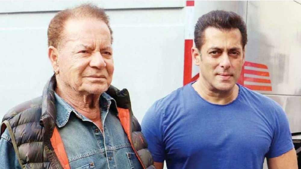 রাত ৩টের সময় এই যুগল যখন গ্যালাক্সিতে পৌঁছন, তখন তাঁর সোহেলের বাবা সেলিম খান ঘুমোচ্ছিলেন। চাকরের ডাকে তাঁর ঘুম ভাঙে। সেলিমকে পুরো বিষয়টি বুঝিয়ে বলেন সোহেল।