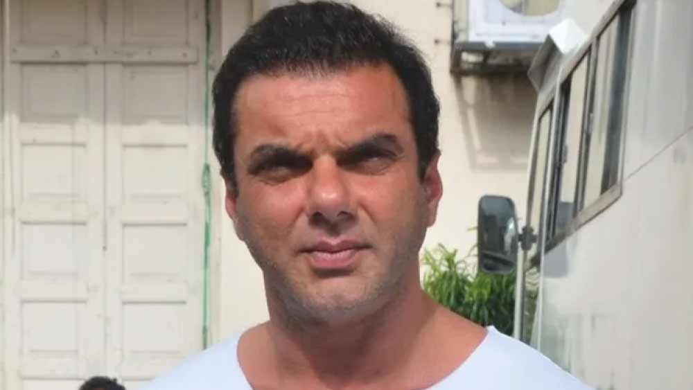 তাঁদের বিয়ের পর দিনই সোহেল পরিচালিত প্রথম ছবি ‘প্যায়ার কিয়া তো ডরনা ক্যায়া’ মুক্তি পাওয়ার কথা ছিল। শোনা যায়, সেই কারণেই সোহেল প্রেমের পরিণতি এমন চেয়েছিলেন যাতে তাঁর পরিচালিত সিনেমার নামের সঙ্গে তাঁর প্রেমের মিল থাকে।